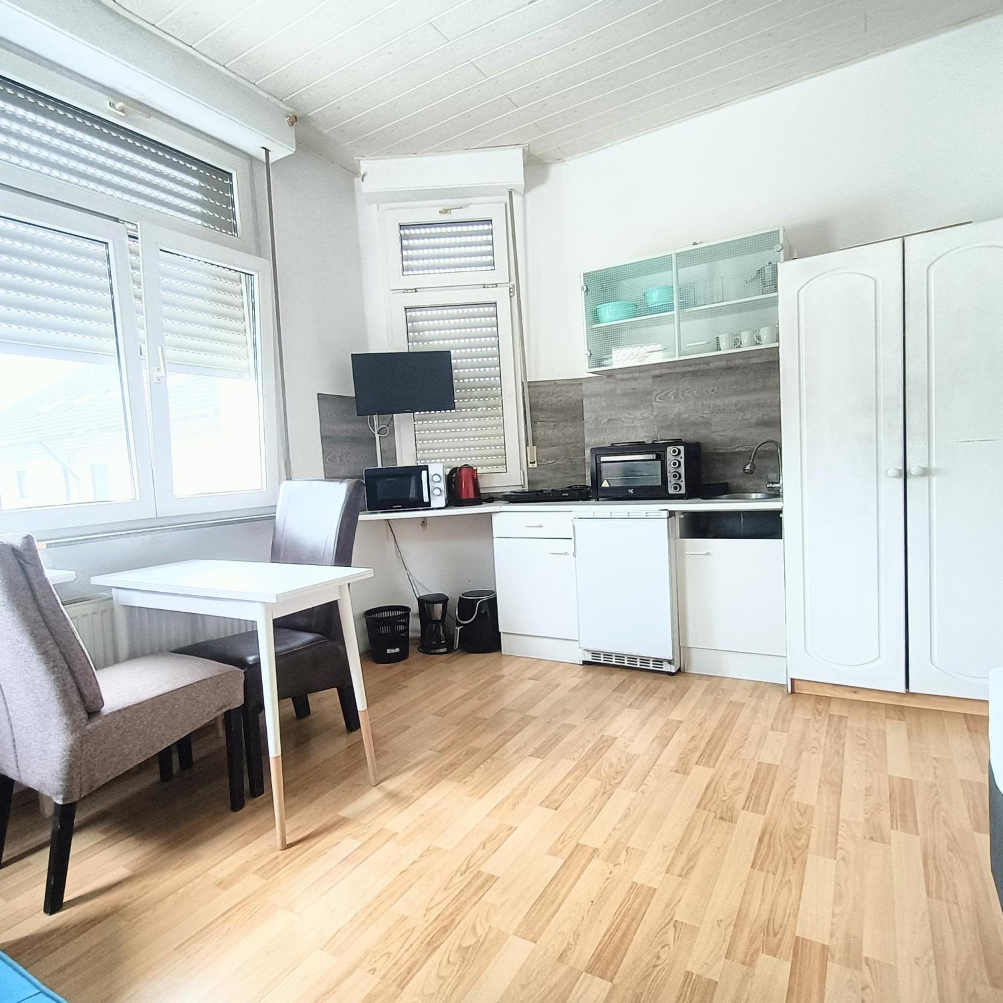 Fmi 9 Accommodation Raunheim Buitenkant foto